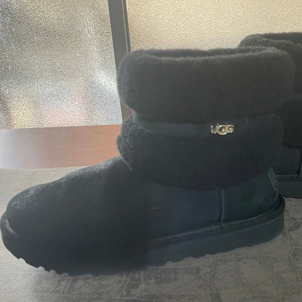 Women's UGG Fluff mini belted boots size 7 - Picture 1 of 5